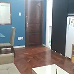 Pleno Centro De Copacabana - A 1 Quadra Da Praia